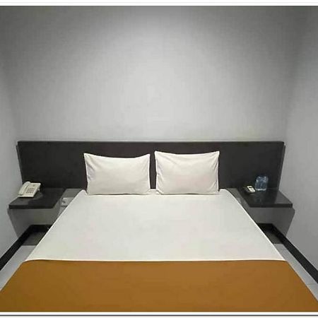 Losmen Family Syariah Bypass Juanda Mitra Reddoorz Brebek Exteriér fotografie
