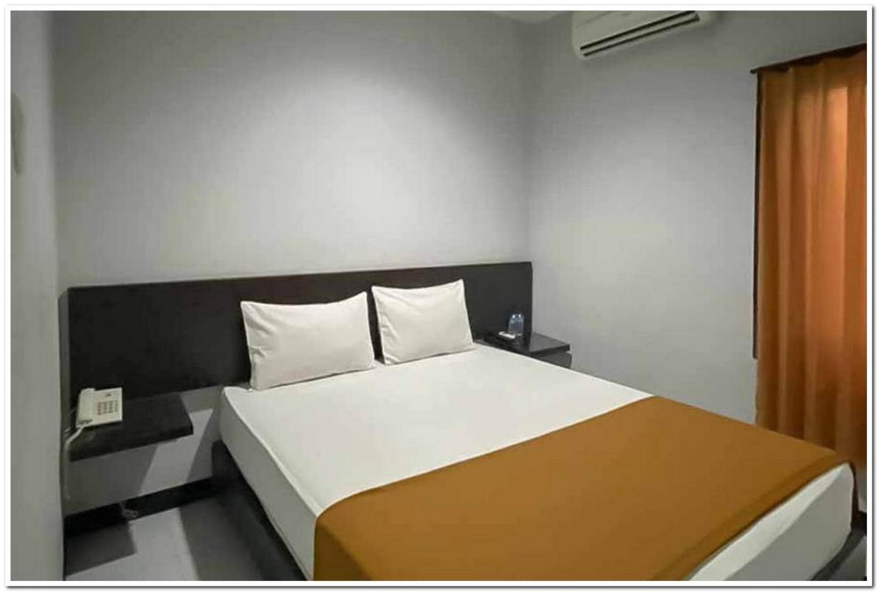 Losmen Family Syariah Bypass Juanda Mitra Reddoorz Brebek Exteriér fotografie