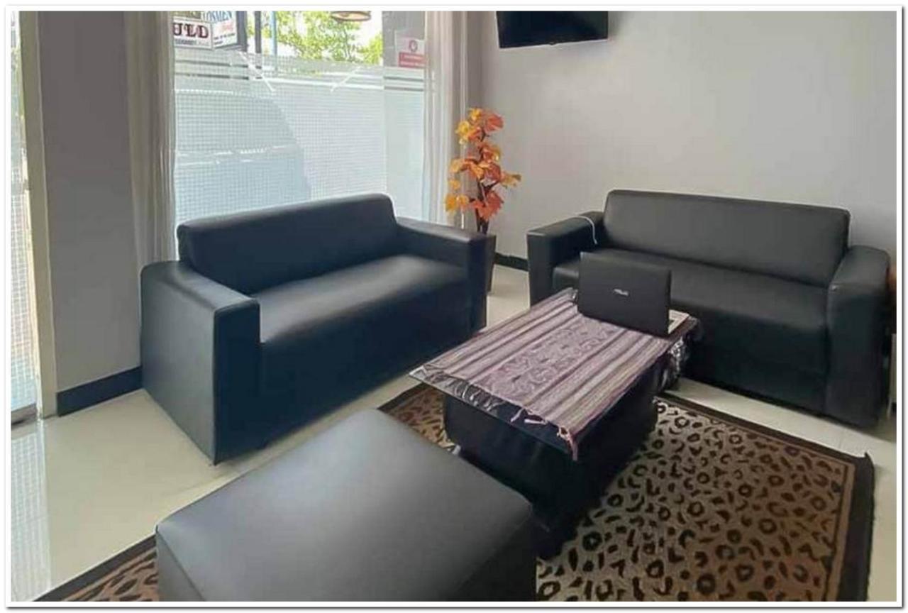 Losmen Family Syariah Bypass Juanda Mitra Reddoorz Brebek Exteriér fotografie